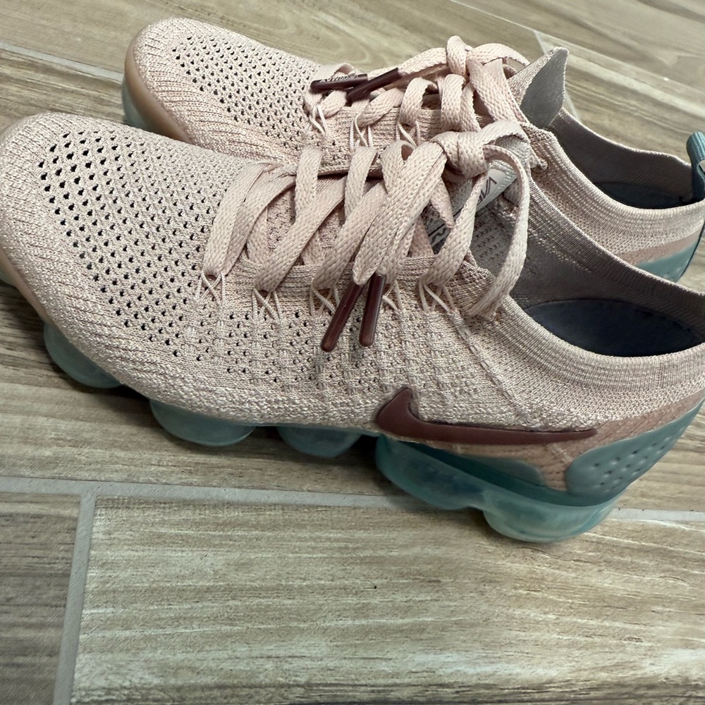 Nike Women's Air Vapormax Flyknit 2